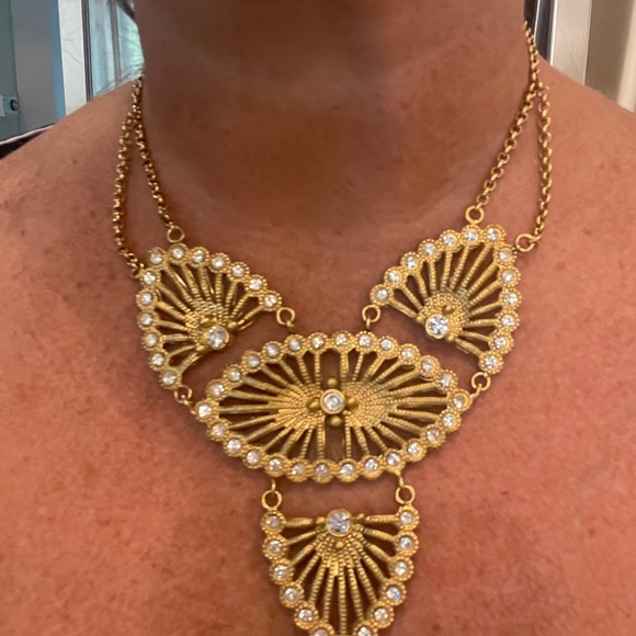 Pretty Necklace - unsure of brand - Picture 5 of 6